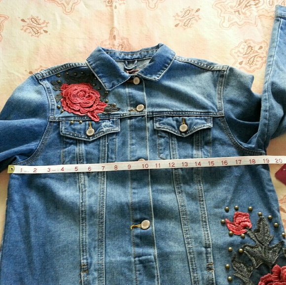Beautiful Over sized Jean Rose Jacket. - Picture 5 of 6